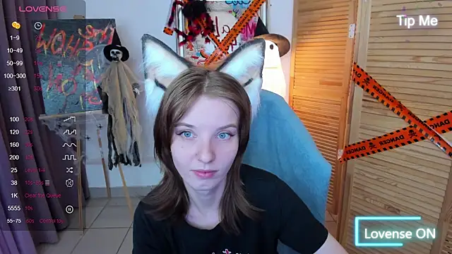 Snapshot of Madelaineses chatting on 10-31-25, 11:40 Madelaineses online show from 10-31-25, 11:40