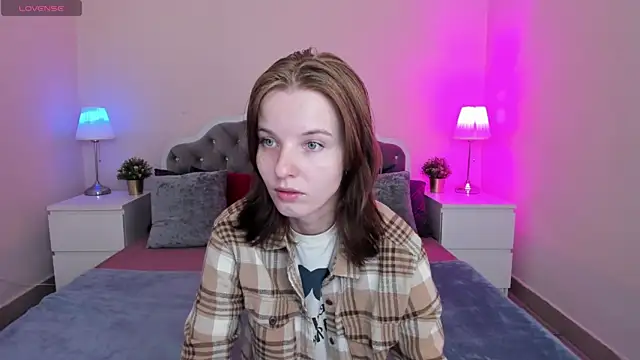 Snapshot of Madelaineses chatting on 09-13-25, 09:42 Madelaineses online show from 09-13-25, 09:42