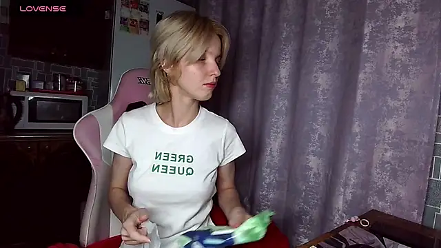 Madelaineses online show from 07-12-26, 06:31