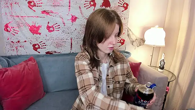 Snapshot of Madelaineses chatting on 10-28-25, 08:46 Madelaineses online show from 10-28-25, 08:46