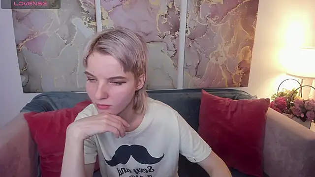 Snapshot of Madelaineses chatting on 01-11-26, 09:16 Madelaineses online show from 01-11-26, 09:16