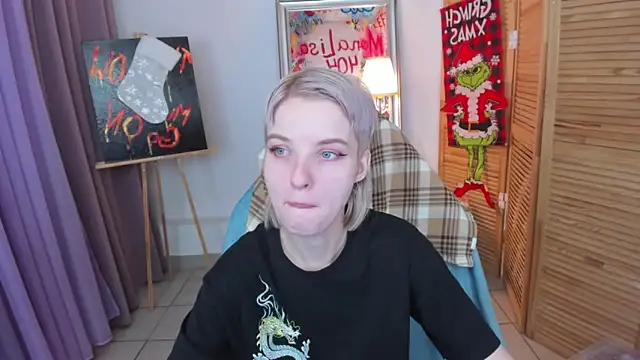 Snapshot of Madelaineses chatting on 01-06-26, 10:08 Madelaineses online show from 01-06-26, 10:08