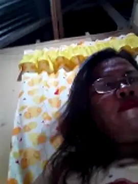 Snapshot of Huge_mama69 chatting on 05-27-26, 03:08 Huge mama69 online show from 05-27-26, 03:08