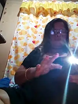 Snapshot of Huge_mama69 chatting on 04-28-26, 02:32 Huge mama69 online show from 04-28-26, 02:32