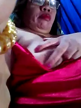 Snapshot of Huge_mama69 chatting on 02-14-26, 08:31 Huge mama69 online show from 02-14-26, 08:31