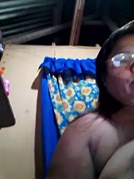 Snapshot of Huge_mama69 chatting on 02-25-26, 08:30 Huge mama69 online show from 02-25-26, 08:30