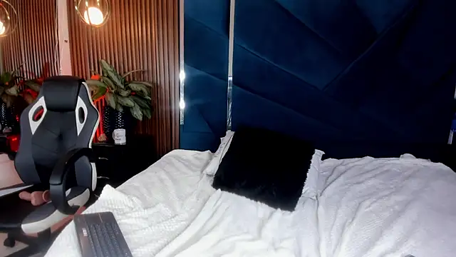 Snapshot of EmilyDuran_ chatting on 09-18-25, 02:36 EmilyDuran online show from 09-18-25, 02:36