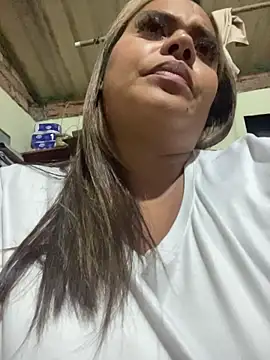 Snapshot of EmilyDuran_ chatting on 06-26-26, 01:11 EmilyDuran online show from 06-26-26, 01:11
