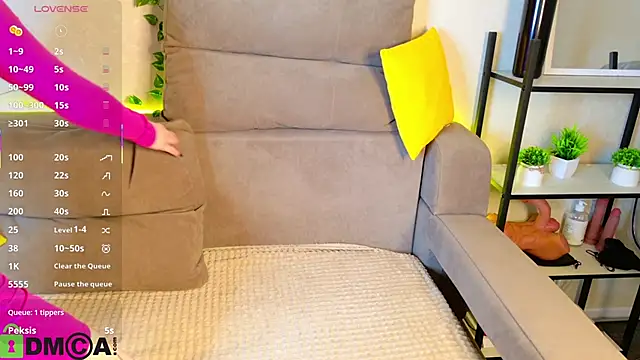 Roxy Sunnny online show from 11-20-25, 09:21