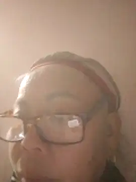 Snapshot of VangLe73 chatting on 02-19-26, 01:30 VangLe73 online show from 02-19-26, 01:30