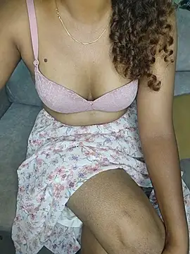 Snapshot of Tamilpallavi chatting on 06-21-26, 01:11 Tamilpallavi online show from 06-21-26, 01:11
