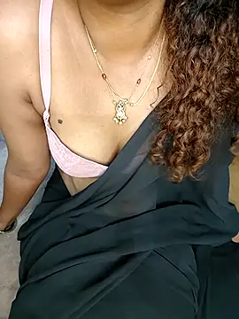 Snapshot of Tamilpallavi chatting on 04-30-26, 11:42 Tamilpallavi online show from 04-30-26, 11:42