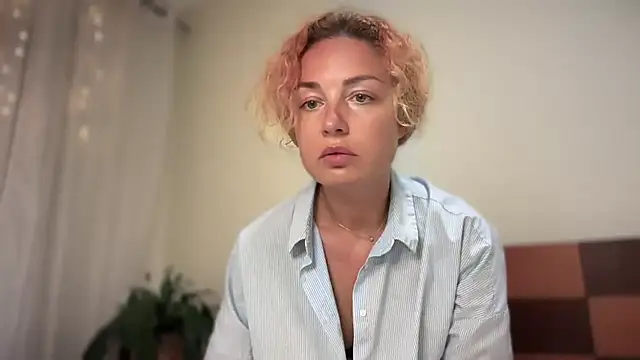 Reddgiirl online show from 04-19-26, 06:21