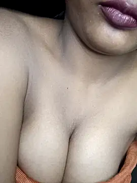 Snapshot of Mona_Lucky chatting on 12-20-25, 08:33 Mona Lucky online show from 12-20-25, 08:33