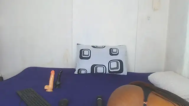 Unique05 online show from 11-09-25, 07:34