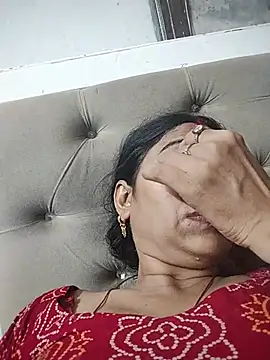 Snapshot of Soniya_Roy chatting on 06-18-26, 02:11 Soniya Roy online show from 06-18-26, 02:11