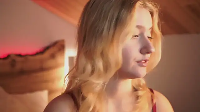 Snapshot of Nerissa_xo chatting on 11-28-25, 08:31 Nerissa xo online show from 11-28-25, 08:31