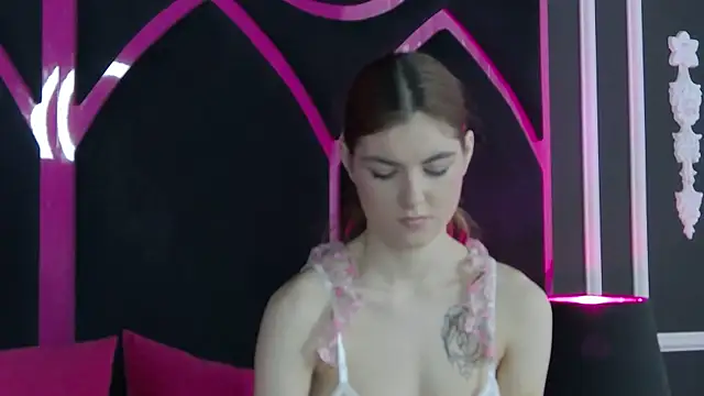 Evelisse online show from 04-16-26, 04:24