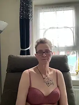 Snapshot of Curvy-Jinx chatting on 02-06-26, 08:32 Curvy-Jinx online show from 02-06-26, 08:32