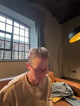 Snapshot of Curvy-Jinx chatting on 02-25-26, 05:02 Curvy-Jinx online show from 02-25-26, 05:02