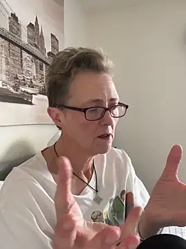 Snapshot of Curvy-Jinx chatting on 02-13-26, 08:25 Curvy-Jinx online show from 02-13-26, 08:25