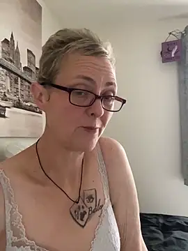 Curvy-Jinx online show from 10-31-25, 08:44