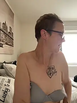 Curvy-Jinx online show from 10-21-25, 07:30