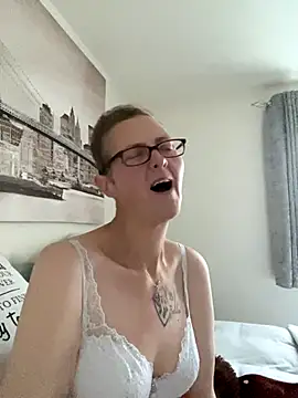 Curvy-Jinx online show from 10-23-25, 07:40