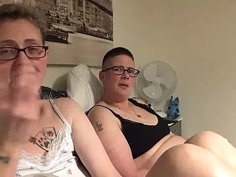 Snapshot of Curvy-Jinx chatting on 02-07-26, 09:34 Curvy-Jinx online show from 02-07-26, 09:34