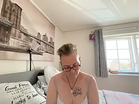Snapshot of Curvy-Jinx chatting on 07-19-26, 10:34 Curvy-Jinx online show from 07-19-26, 10:34