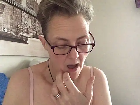 Snapshot of Curvy-Jinx chatting on 02-09-26, 08:45 Curvy-Jinx online show from 02-09-26, 08:45