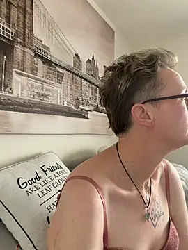 Snapshot of Curvy-Jinx chatting on 02-20-26, 09:11 Curvy-Jinx online show from 02-20-26, 09:11