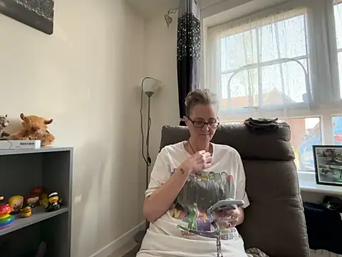 Curvy-Jinx online show from 03-19-26, 08:25