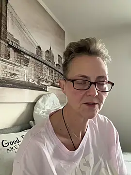 Snapshot of Curvy-Jinx chatting on 02-23-26, 08:26 Curvy-Jinx online show from 02-23-26, 08:26