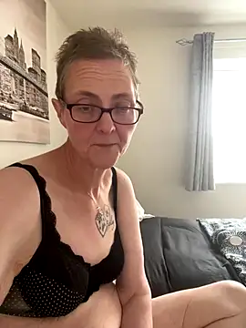 Curvy-Jinx online show from 09-28-25, 02:02