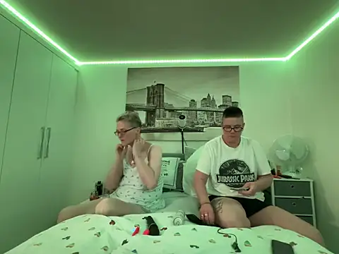 Curvy-Jinx online show from 04-11-26, 07:28