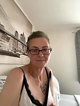 Curvy-Jinx online show from 10-19-25, 01:36