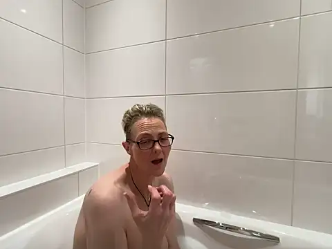 Curvy-Jinx online show from 04-09-26, 12:33