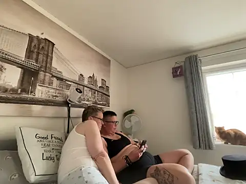 Snapshot of Curvy-Jinx chatting on 06-14-26, 07:26 Curvy-Jinx online show from 06-14-26, 07:26