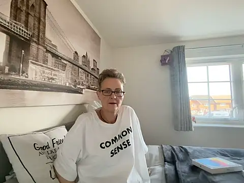 Snapshot of Curvy-Jinx chatting on 02-16-26, 08:46 Curvy-Jinx online show from 02-16-26, 08:46