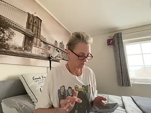 Curvy-Jinx online show from 04-10-26, 07:26