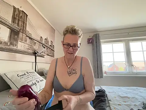 Curvy-Jinx online show from 04-13-26, 08:40