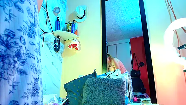 rachelroberts online show from 10-19-25, 09:45