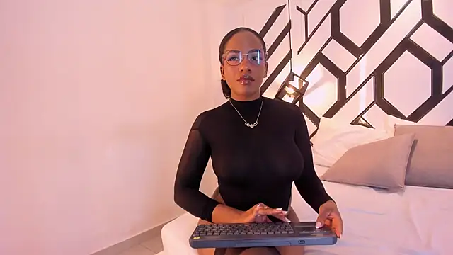 VictoriaKroft online show from 07-11-26, 01:22