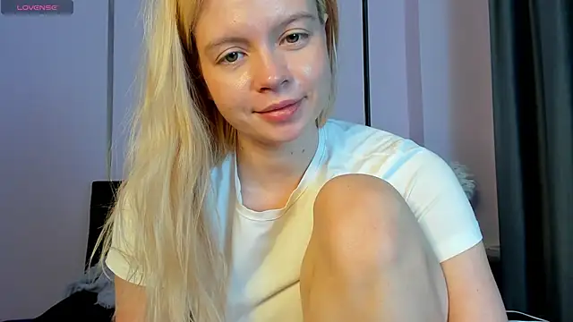 Snapshot of AlisaGoldie chatting on 09-28-25, 05:31 AlisaGoldie online show from 09-28-25, 05:31