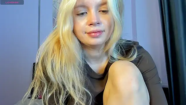 Snapshot of AlisaGoldie chatting on 09-26-25, 08:21 AlisaGoldie online show from 09-26-25, 08:21