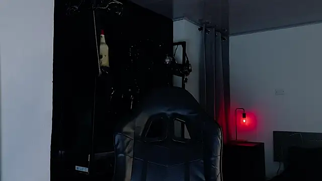 Angelabl0odborne online show from 12-17-25, 08:14