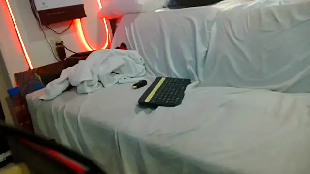 Luv2SuckBWC92 online show from 11-15-25, 11:42