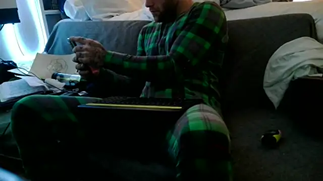 Luv2SuckBWC92 online show from 12-04-25, 06:07