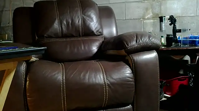 Luv2SuckBWC92 online show from 12-20-25, 04:04